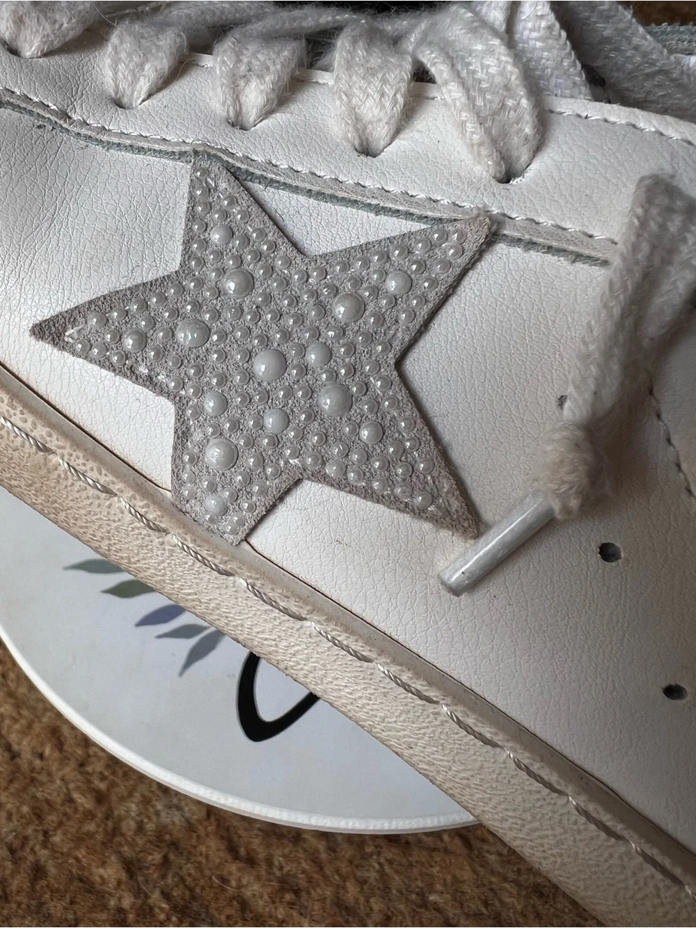Woman’s VINTAGE HAVANA Carla Sneaker white Pearl Star size 7.